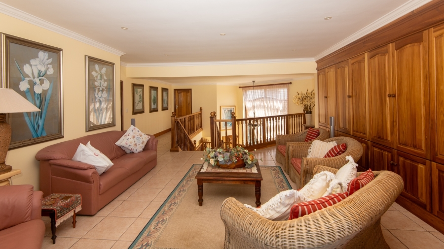 7 Bedroom Property for Sale in Outeniqua Strand Western Cape